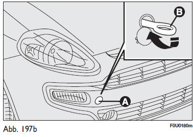 Fiat Punto. Montage des abschlepprings