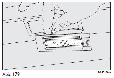 Fiat Punto. Kennzeichenleuchten